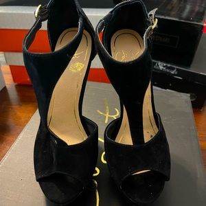 Brand new high heels pump by Colin Stuart black color size 5